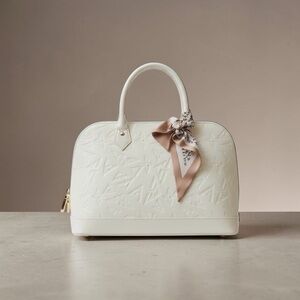 Arcadia | White/Ivory Dome Style Genuine Patent Leather Handbag GUC
